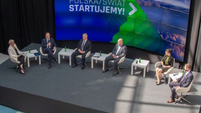 Uczestnicy środowej debaty dotyczącej budowania marki regionu podczas Kongresu 590.