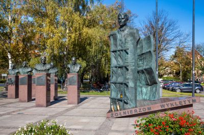 Pomnik płk. Łukasza Cieplińskiego i sześciu członków IV Zarządu Głównego Zrzeszenia WiN, fot. Tadeusz Poźniak