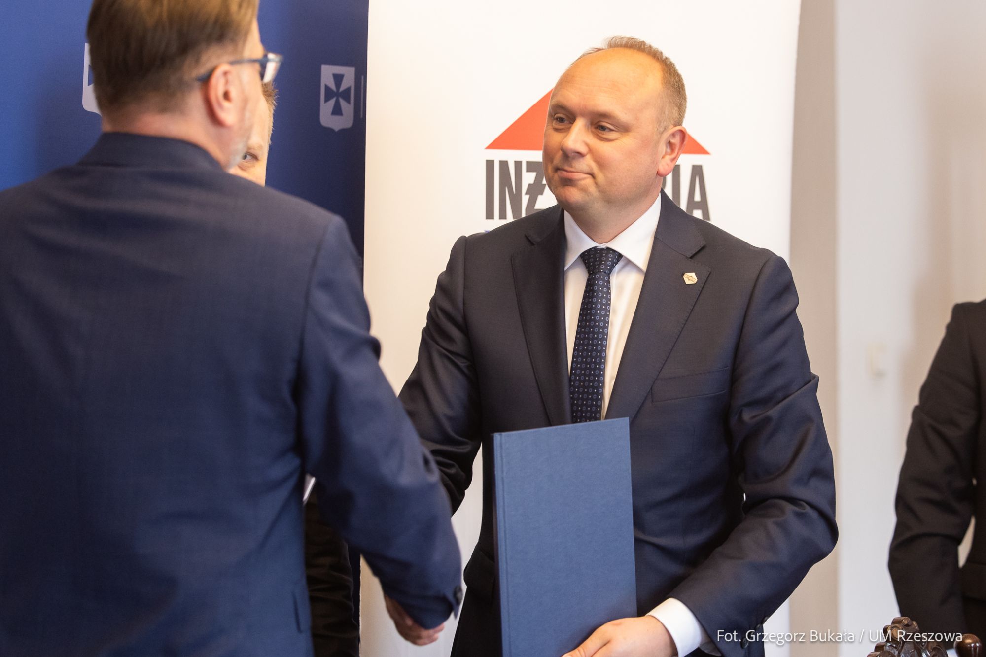 zdjęcie z podpisana umowy na budowę zbiornika retencyjnego na terenie rzeszowskiej oczyszczalni ścieków, fot. Grzegorz Bukała, Urząd Miasta Rzeszowa