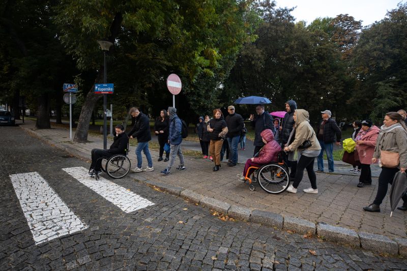 Zdjecie do artykułu #DostępnyRzeszów spacer z mieszkańcami Rzeszowa