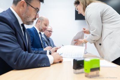 zdjęcie z podpisania umowy w Wojew&oacute;dzkim Urzędzie Pracy w Rzeszowie, fot. Grzegorz Bukała, Urząd Miasta Rzeszowa