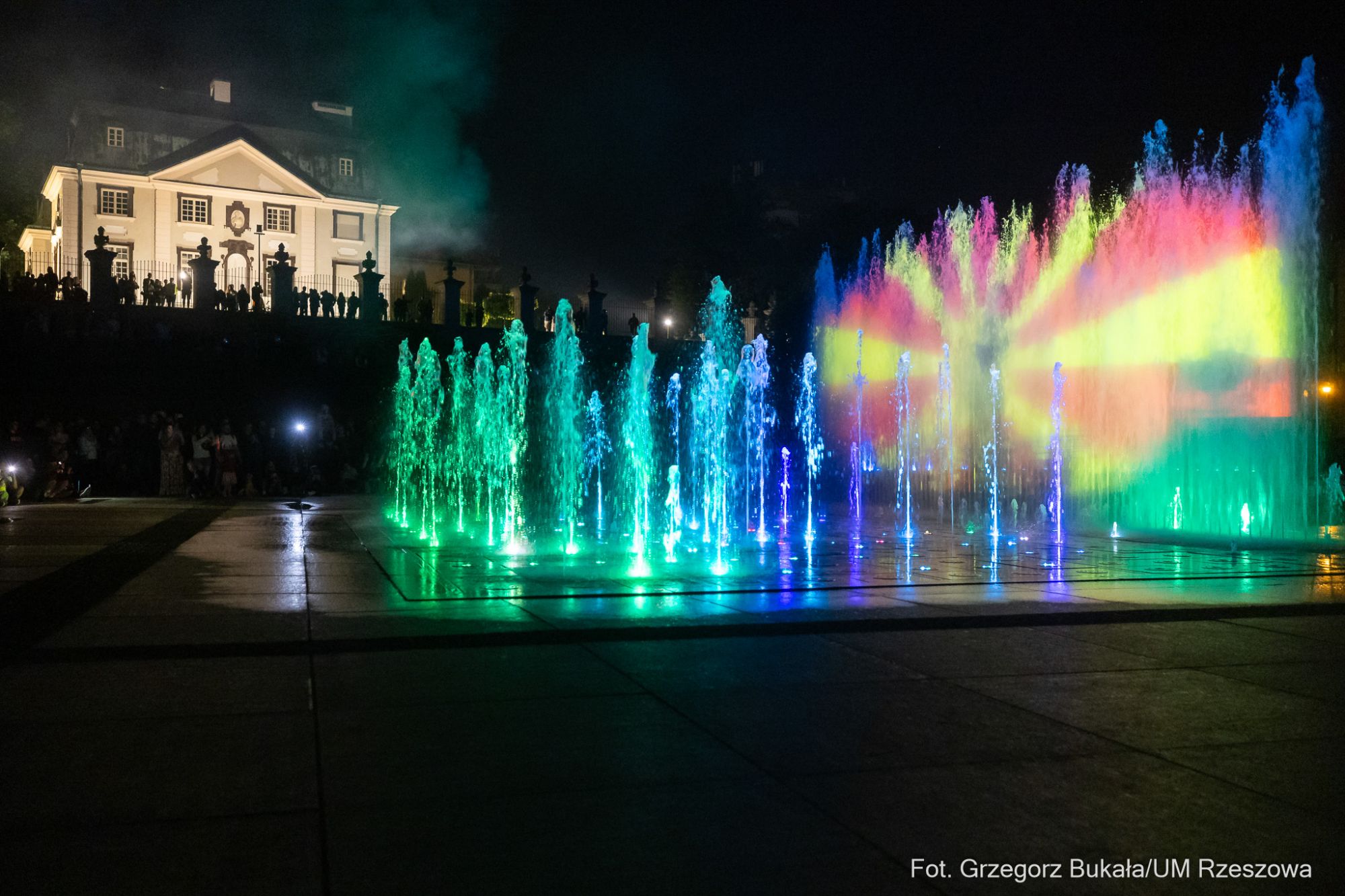 Zdjecie do artykułu Premiera nowego programu fontanny multimedialnej