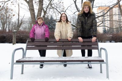 Konferencja prasowa na rzeszowskich Bulwarach podsumowująca projekt "Aktywna Ławka"