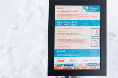 Tablica informacyjna projektu "Aktywna Ławka"