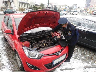 Rzeszowska Straż Miejska pomaga, kiedy w samochodzie rozładuje się akumulator