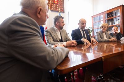 zdjęcie z podpisania umowy z firmą Energia Polska z Wrocławia, fot. Grzegorz Bukała, Urząd Miasta Rzeszowa