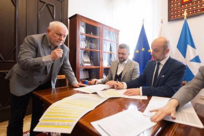 zdjęcie z podpisania umowy z firmą Energia Polska z Wrocławia, fot. Grzegorz Bukała, Urząd Miasta Rzeszowa