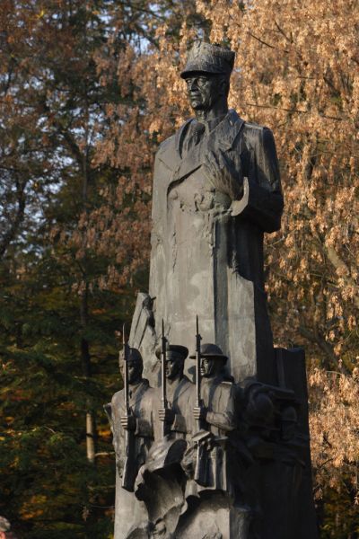 Pomnik gen. Władysława Sikorskiego w parku Jedności Polonii z Macierzą, fot. Tadeusz Poźniak