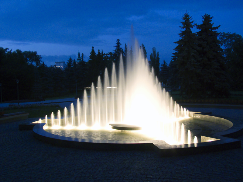 Fontanna okrągła w Parku Jedności Polonii z Macierzą