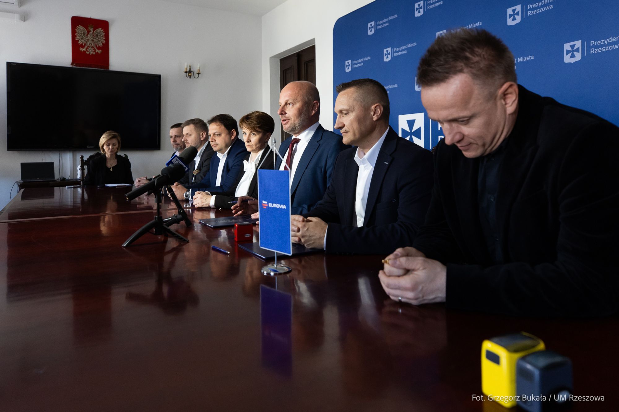zdjęcie z uroczystego podpisania umowy na budowę łącznika ulic Ropczycka - Tarnowska w Rzeszowie, fot. Grzegorz Bukała, Urząd Miasta Rzeszowa
