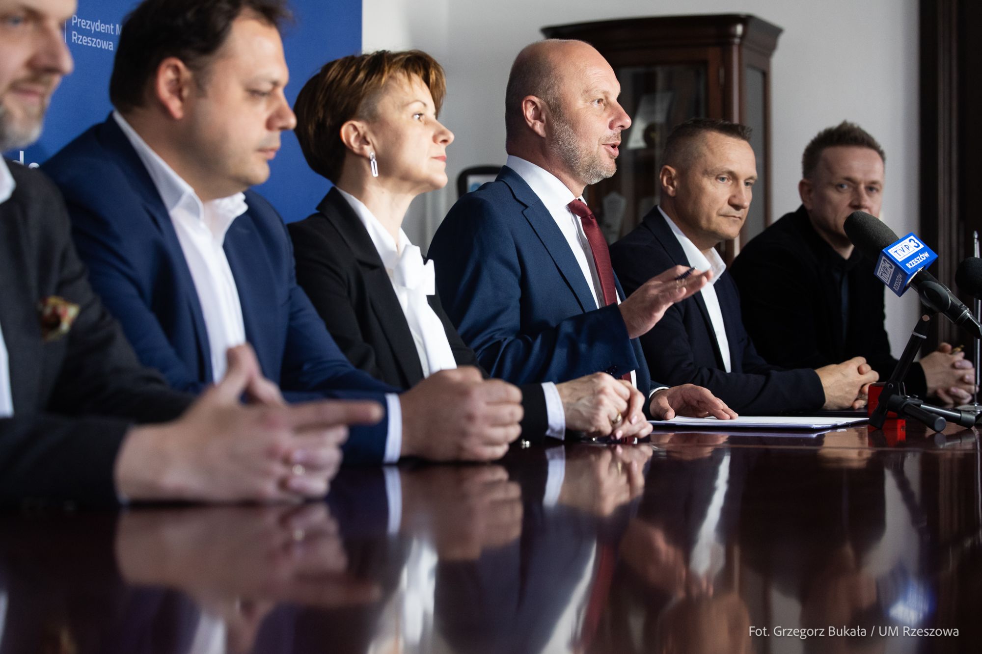 zdjęcie z uroczystego podpisania umowy na budowę łącznika ulic Ropczycka - Tarnowska w Rzeszowie, fot. Grzegorz Bukała, Urząd Miasta Rzeszowa