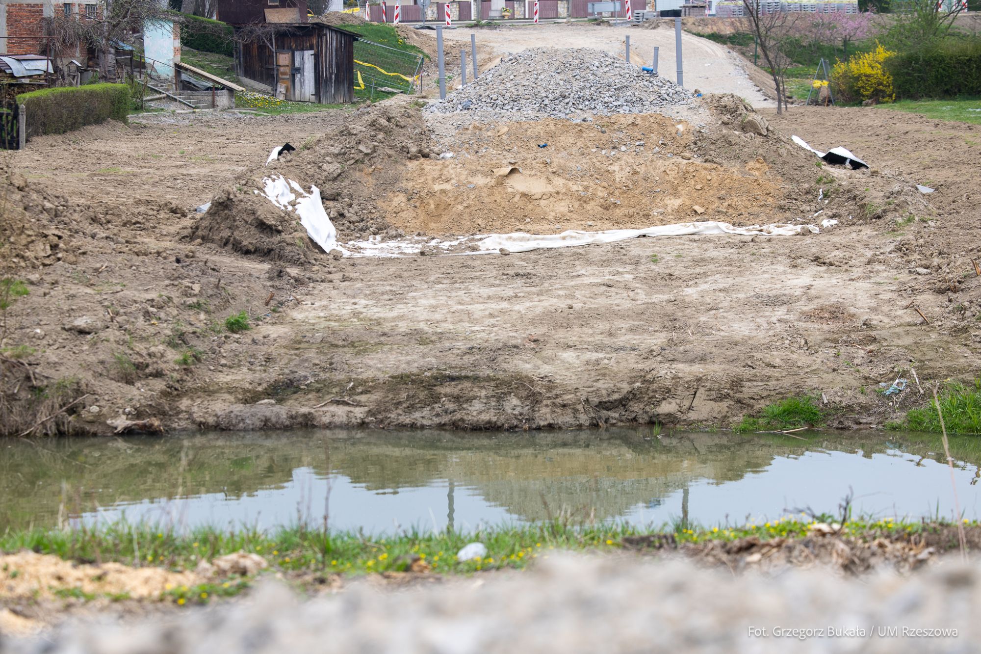 zdjęcie z terenu budowy przy rzece Strug w Rzeszowie, fot. Grzegorz Bukała, Urząd Miasta Rzeszowa