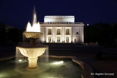 Fontanna przy Instytucie Muzyki