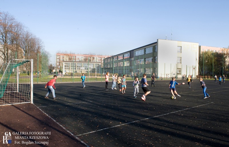 Kompleks boisk sportowych przy Szkole Podstawowej Nr 19