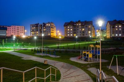 Plac zabaw pomiędzy ul. Odrzykońską ? Biecką ? Iwonicką,