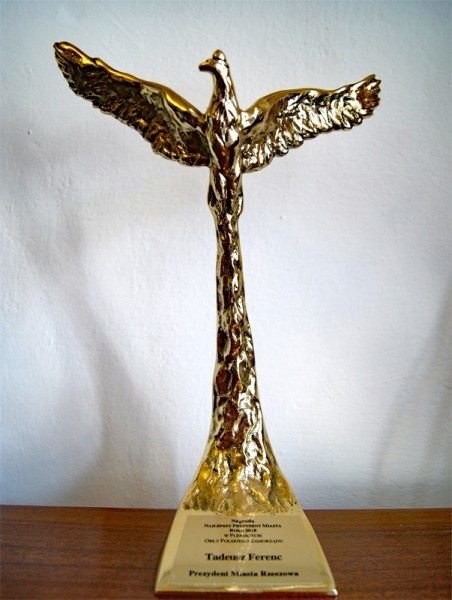 Statuetka Orzeł Polskiego Samorządu