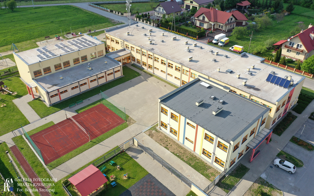 Rozbudowany Zesp&oacute;ł Szkolno-Przedszkolny Nr 1