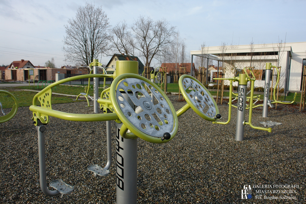 Plac zabaw oraz teren sportowo - rekreacyjny przy ul. Jarowej