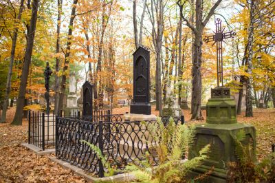 Zabytkowe nagrobki na Starym Cmentarzu, fot. Tadeusz Poźniak