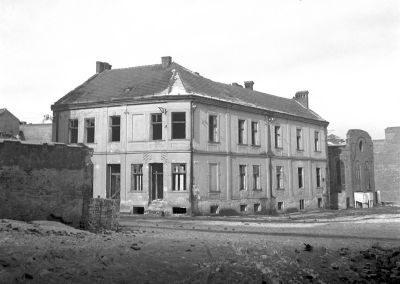 Fot. z czasów okupacji z widokiem na synagogę Klaus Sądecki, ukazująca róg ul. Kopernika i Wąskiej, autor nieznany. Własność - Galeria Fotografii Miasta Rzeszowa