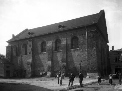 Fot. z czasów okupacji z widokiem na Synagogę Nowomiejską, wykonana z perspektywy ul. Bozniczej. Galeria Fotografii Miasta Rzeszowa