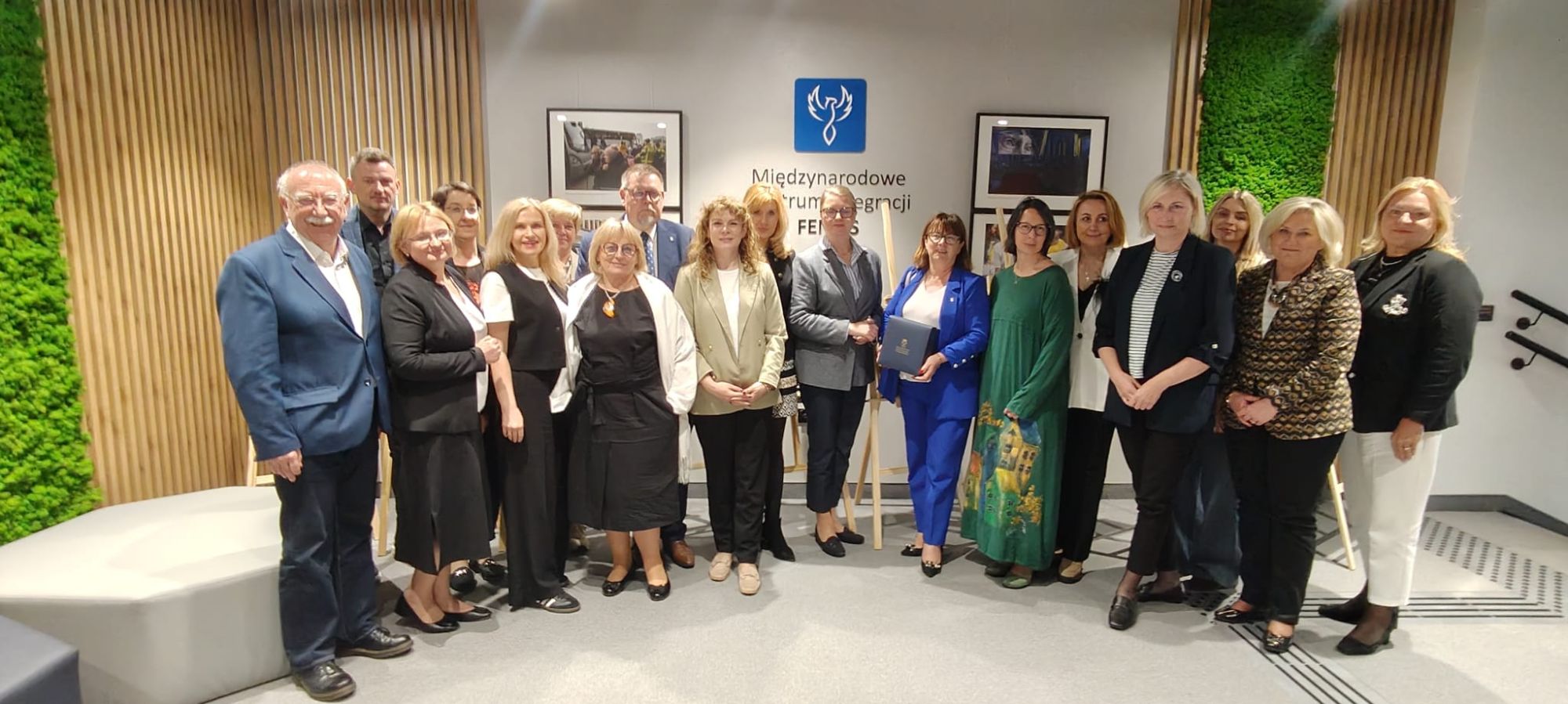 zdjęcie uczestników ogólnopolskiego spotkania Sieci Miast i Gmin Przyjaznych Starzeniu