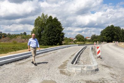 zdjęcie z budowy nowego odcinka drogi, który połączy al. Krzyżanowskiego z ul. Wieniawskiego w Rzeszowie, fot. Grzegorz Bukała, Urząd Miasta Rzeszowa