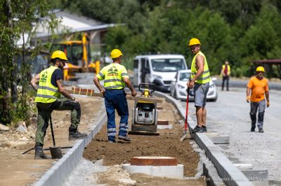 zdjęcie z budowy nowego odcinka drogi, kt&oacute;ry połączy al. Krzyżanowskiego z ul. Wieniawskiego w Rzeszowie, fot. Grzegorz Bukała, Urząd Miasta Rzeszowa