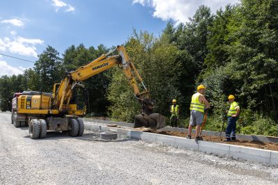 zdjęcie z budowy nowego odcinka drogi, kt&oacute;ry połączy al. Krzyżanowskiego z ul. Wieniawskiego w Rzeszowie, fot. Grzegorz Bukała, Urząd Miasta Rzeszowa
