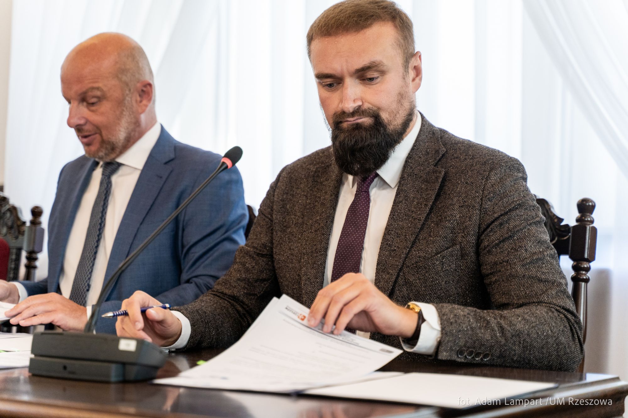 zdjęcie z podpisania umowy przez Prezydenta Miasta Rzeszowa Konrada Fijołka z firmą Linter Energia z Rzeszowa, fot. Grzegorz Bukała, Urząd Miasta Rzeszowa