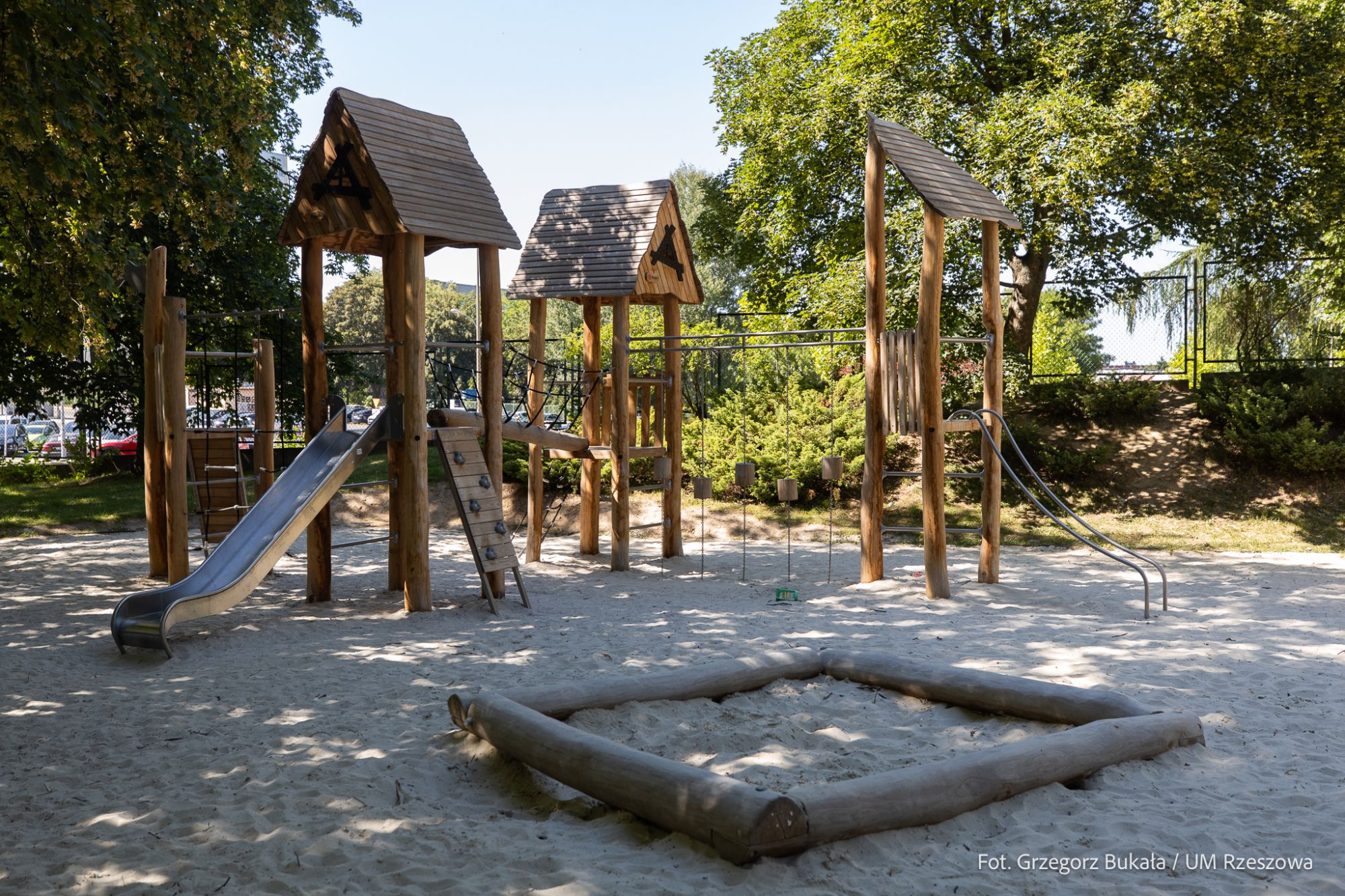 zdjęcie z nowego placu zabaw w rzeszowskim Parku Sybirak&oacute;w, fot. Grzegorz Bukała, Urząd Miasta Rzeszowa