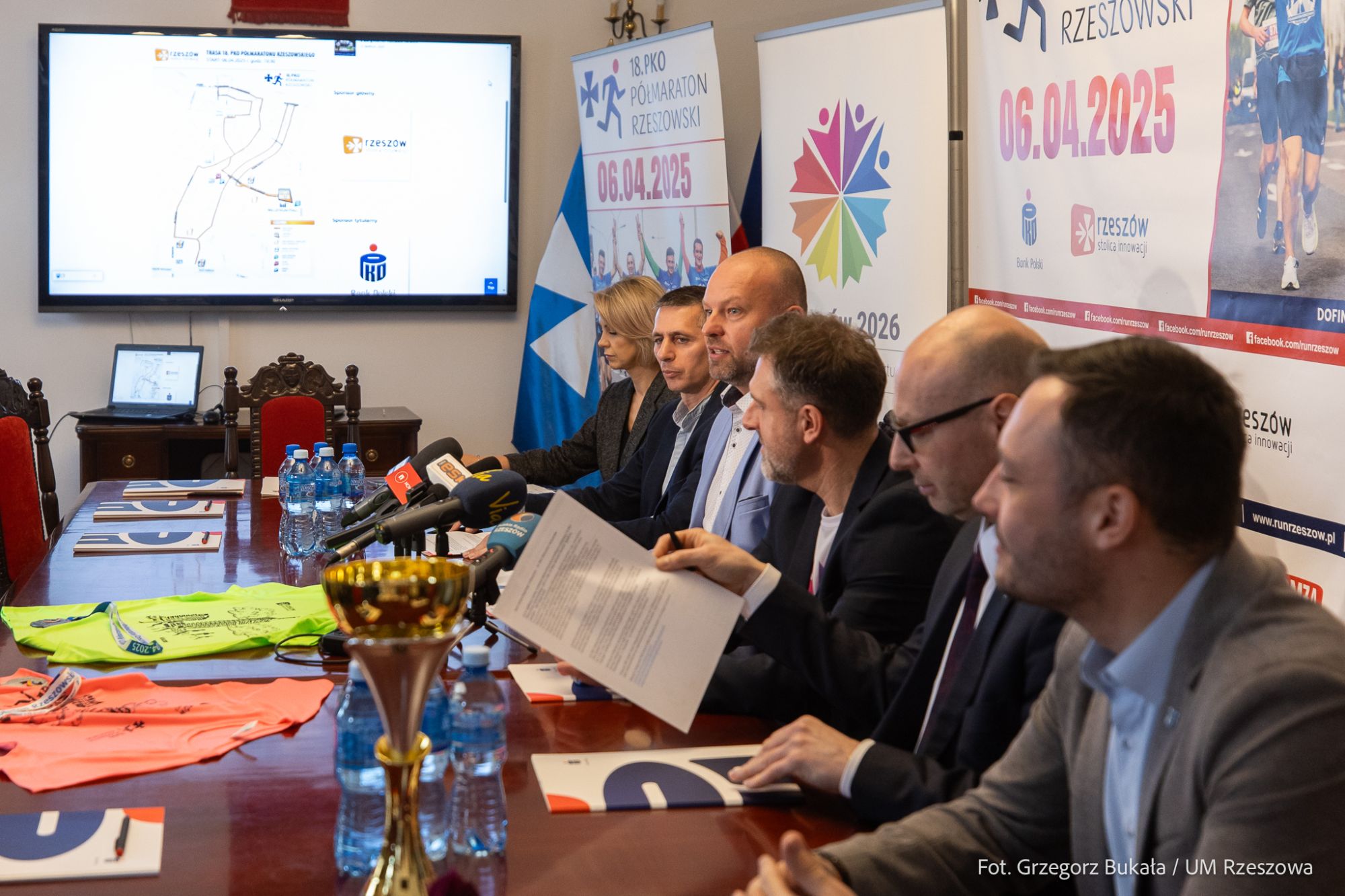 zdjęcie z konferencji prasowej dotyczącej 18. PKO P&oacute;łmaratonu Rzeszowskiego, fot. Grzegorz Bukała, Urząd Miasta Rzeszowa