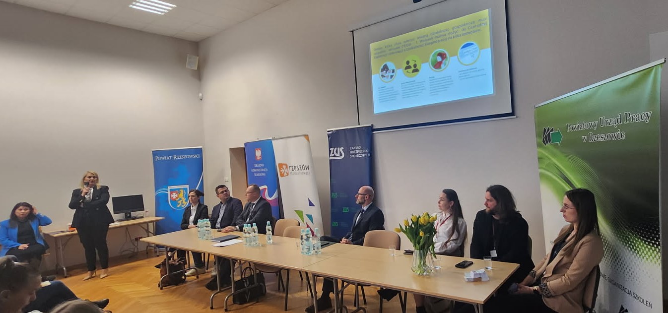 zdjęcie ze spotkania pt. "Start w przedsiębiorczość - otwieranie działalności gospodarczej krok po kroku " w Centrum Aktywizacji Zawodowej Powiatowego Urzędu Pracy w Rzeszowie