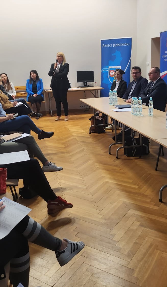 zdjęcie ze spotkania pt. "Start w przedsiębiorczość - otwieranie działalności gospodarczej krok po kroku " w Centrum Aktywizacji Zawodowej Powiatowego Urzędu Pracy w Rzeszowie