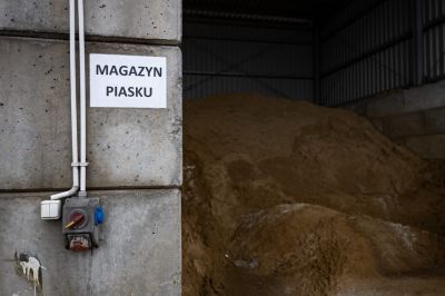 Zabezpieczona została s&oacute;l i piasek, kt&oacute;re będą służyły do posypywania dr&oacute;g | Fot.Grzegorz Bukała/UM Rzesz&oacute;w