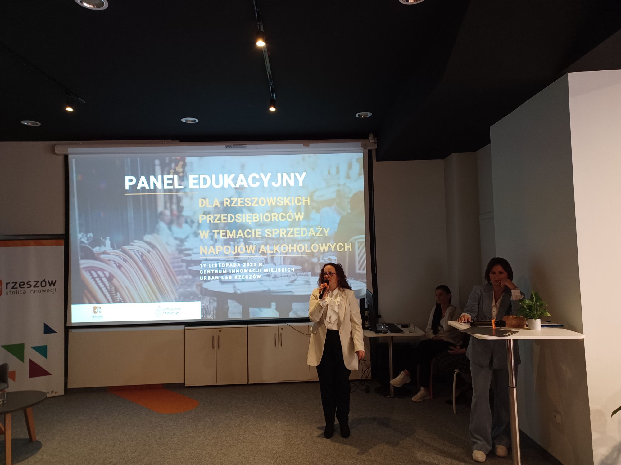 Zdjęcie z wydarzenia pn. panel edukacyjny dla rzeszowskich przedsiębiorc&oacute;w z dn.17 listopada
