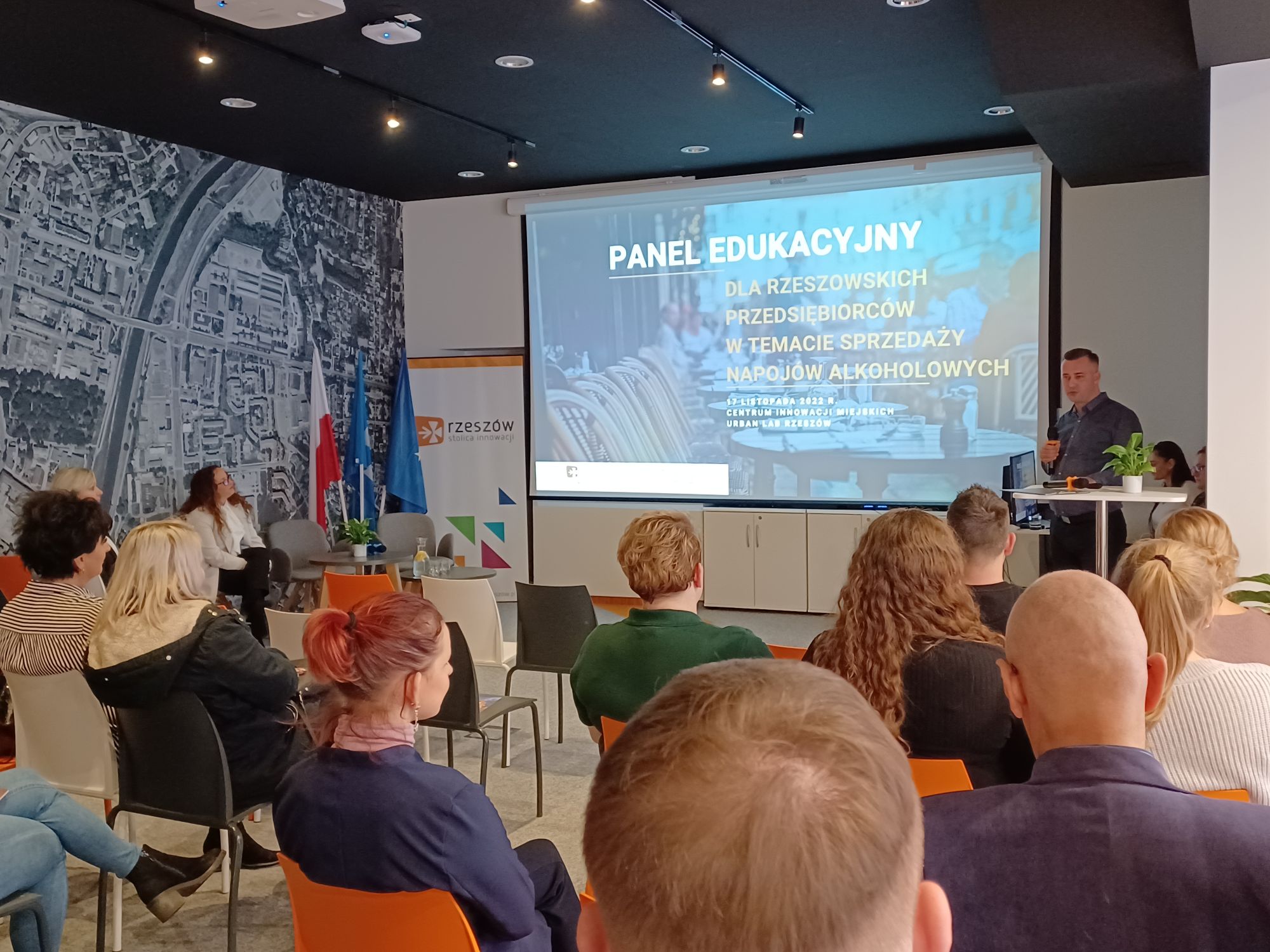 Zdjecie do artykułu Podsumowanie ostatnich spotkań z cyklu „Panel edukacyjny dla rzeszowskich przedsiębiorców”