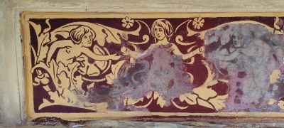 Zabytkowy fryz na elewacji kamienicy przy ulicy Sobieskiego 5 w Rzeszowie odrestaurowany. Przedstawia m. in. herby rodowe. Ma powierzchnię 9,85 metra kwadratowego | Autor zdjęć: Ars Restauro Konserwacja Zabytk&oacute;w Rzesz&oacute;w