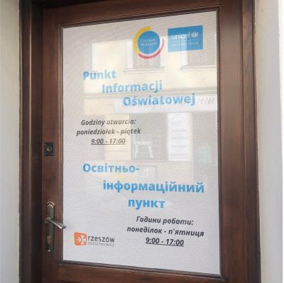 Zdjęcie ilustrujące opisaną sytuację | Rusza: Punkt Informacji Oświatowej