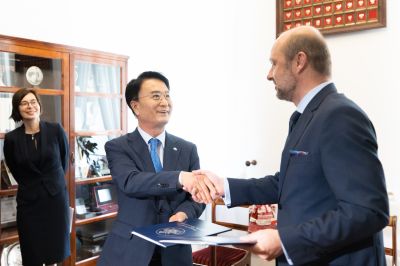 Podpisanie umowy partnerskiej przez Burmistrza miasta Sacheon oraz Prezydenta Miasta Rzeszowa, fot. Grzegorz Bukała, Urząd Miasta Rzeszowa