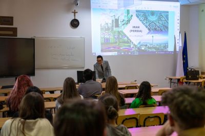 Zajęcia dla dla uczni&oacute;w IX Liceum Og&oacute;lnokształcącego prowadzone przez zagranicznych student&oacute;w WSIiZ