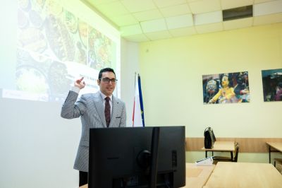 Zajęcia dla dla uczni&oacute;w IX Liceum Og&oacute;lnokształcącego prowadzone przez zagranicznych student&oacute;w WSIiZ