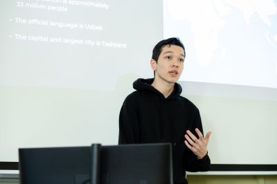 Zajęcia dla dla uczni&oacute;w IX Liceum Og&oacute;lnokształcącego prowadzone przez zagranicznych student&oacute;w WSIiZ