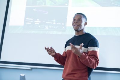 Zajęcia dla dla uczni&oacute;w IX Liceum Og&oacute;lnokształcącego prowadzone przez zagranicznych student&oacute;w WSIiZ