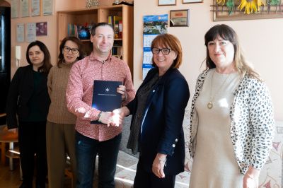 Przekazanie dotacji od miasta dla Podkarpackiego Banku Żywności przez wiceprezydent Rzeszowa, Krystynę Stachowską. Fot. Grzegorz Bukała / Urząd Miasta Rzeszowa