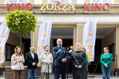 Konferencja prasowa przed Kinem Zorza przy ul. 3 Maja w Rzeszowie,fot.Grzegorz Bukała, Urząd Miasta Rzeszowa