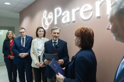 Przekazanie umowy na realizację rzeszowskiego programu in vitro, fot. Grzegorz Bukała / Urząd Miasta Rzeszowa